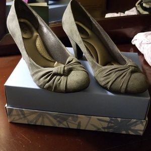 Grey kitten heels